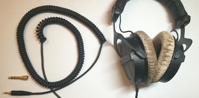 The Beyerdynamic DT 990 Pro Headphones comprise a 3.5 mm jack and 1/4-inch adapter.