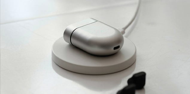 Earin A-3 Battery Life and Charging Case