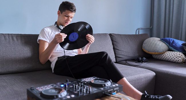 Buy a Turntable With a Built-In Headphone Amplifier and a Dedicated Output Point to Listen to Vinyl Using Headphones