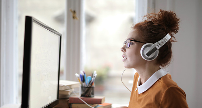 8 Best Headphones for Glasses Wearers in 2025